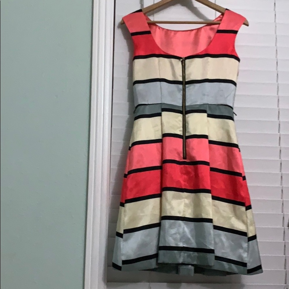 Dress - Picture 4 of 5